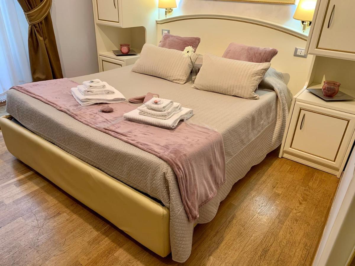 Bed and Breakfast Domus Via Veneto Roma Exterior foto